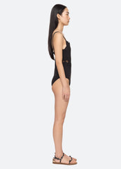 Mae One Piece Black|White