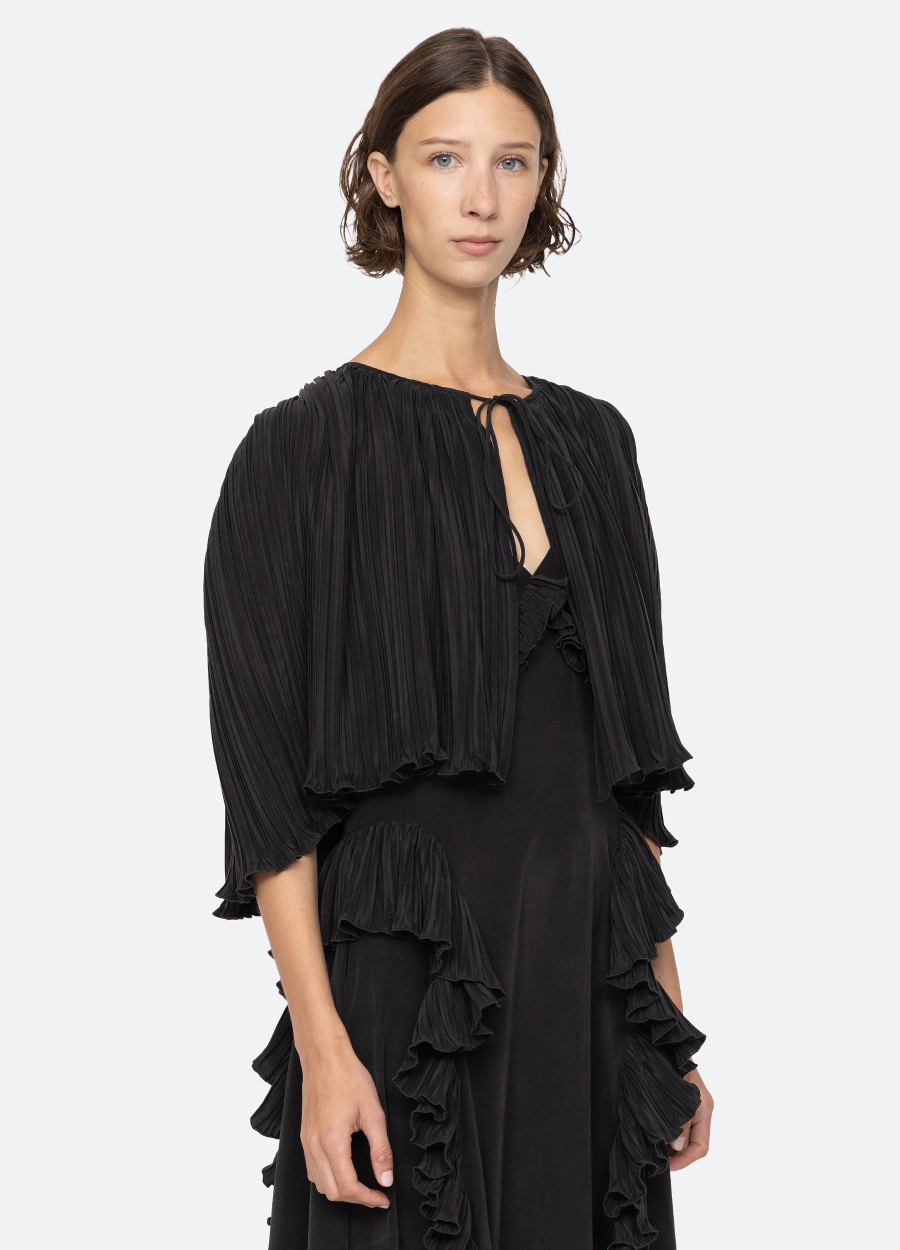 Delilah Cape Black|Cream