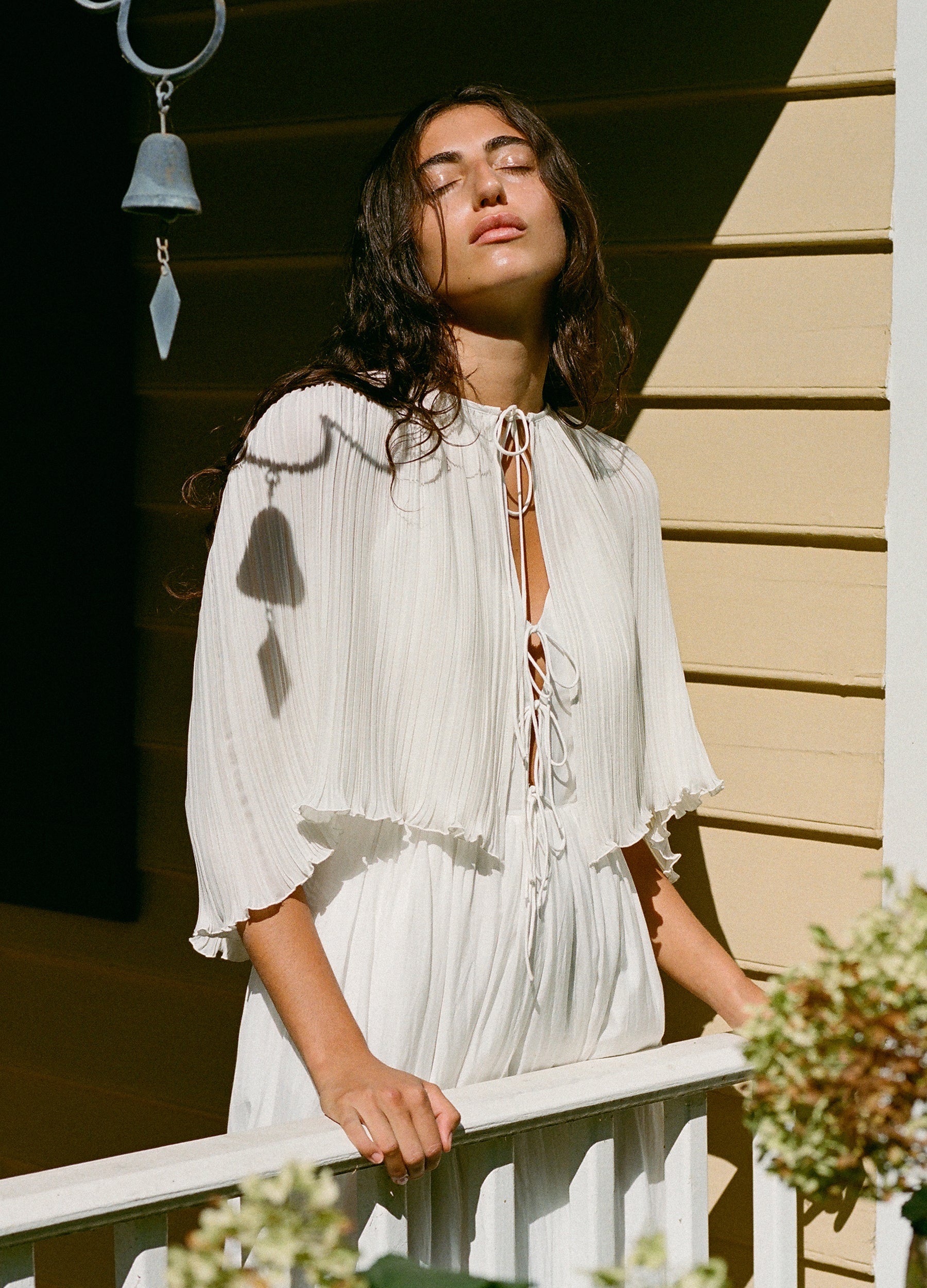 Delilah Cape Black|Cream