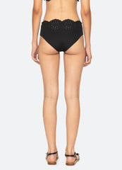 Mae Scallop Bottom Black
