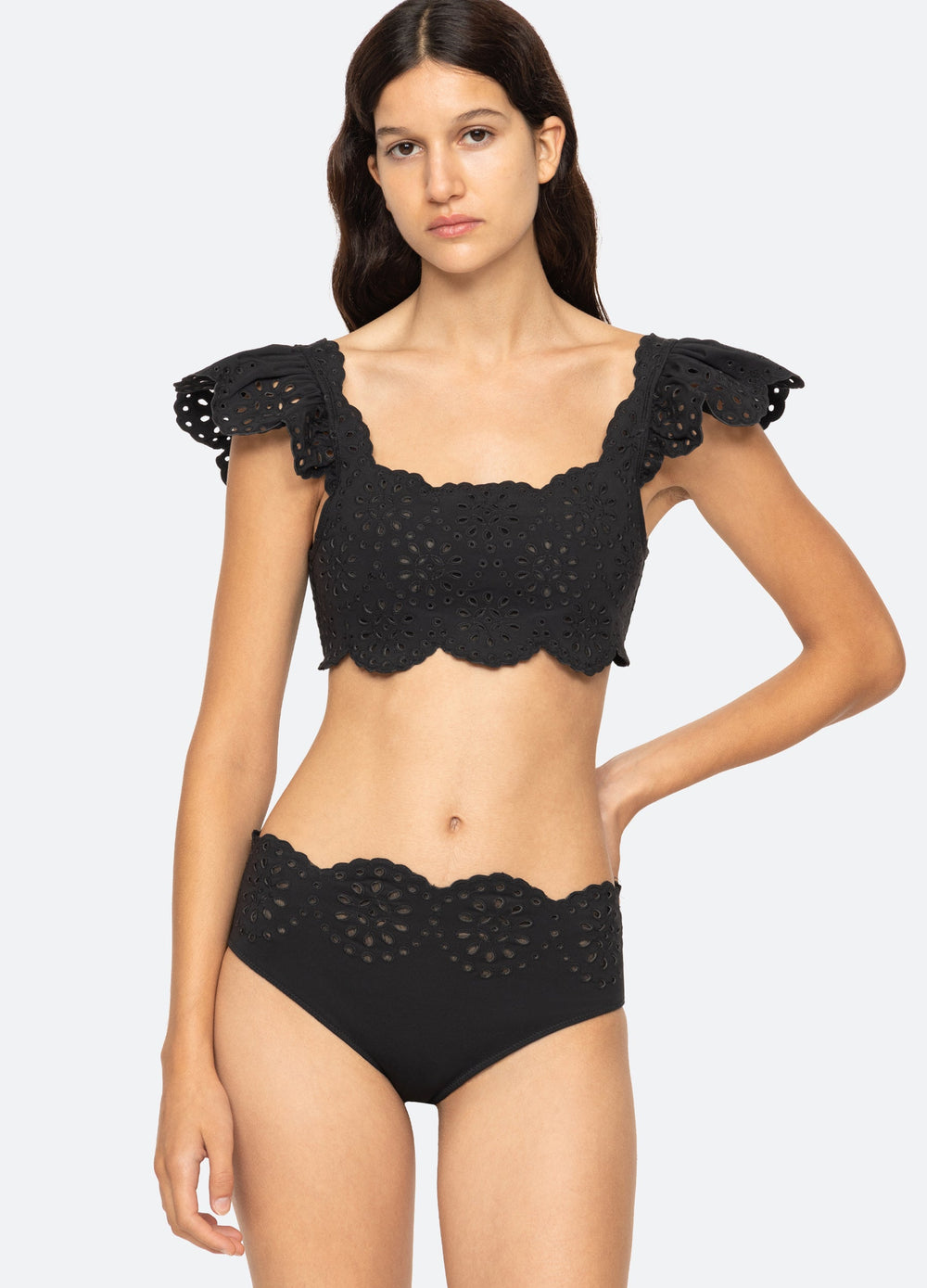 Mae Scallop Bottom Black