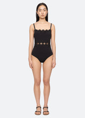 Mae One Piece Black|White