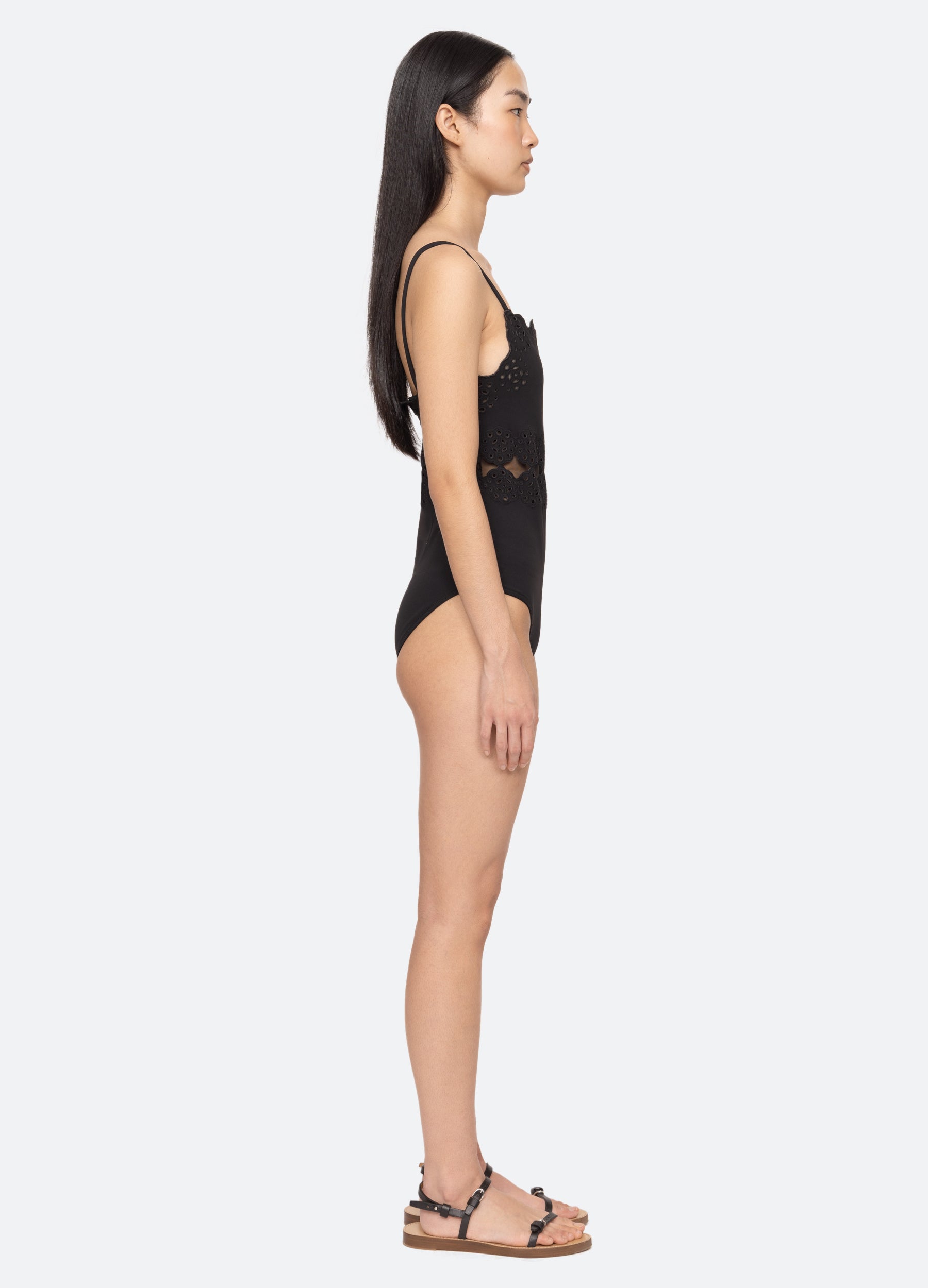 Mae One Piece Black|White